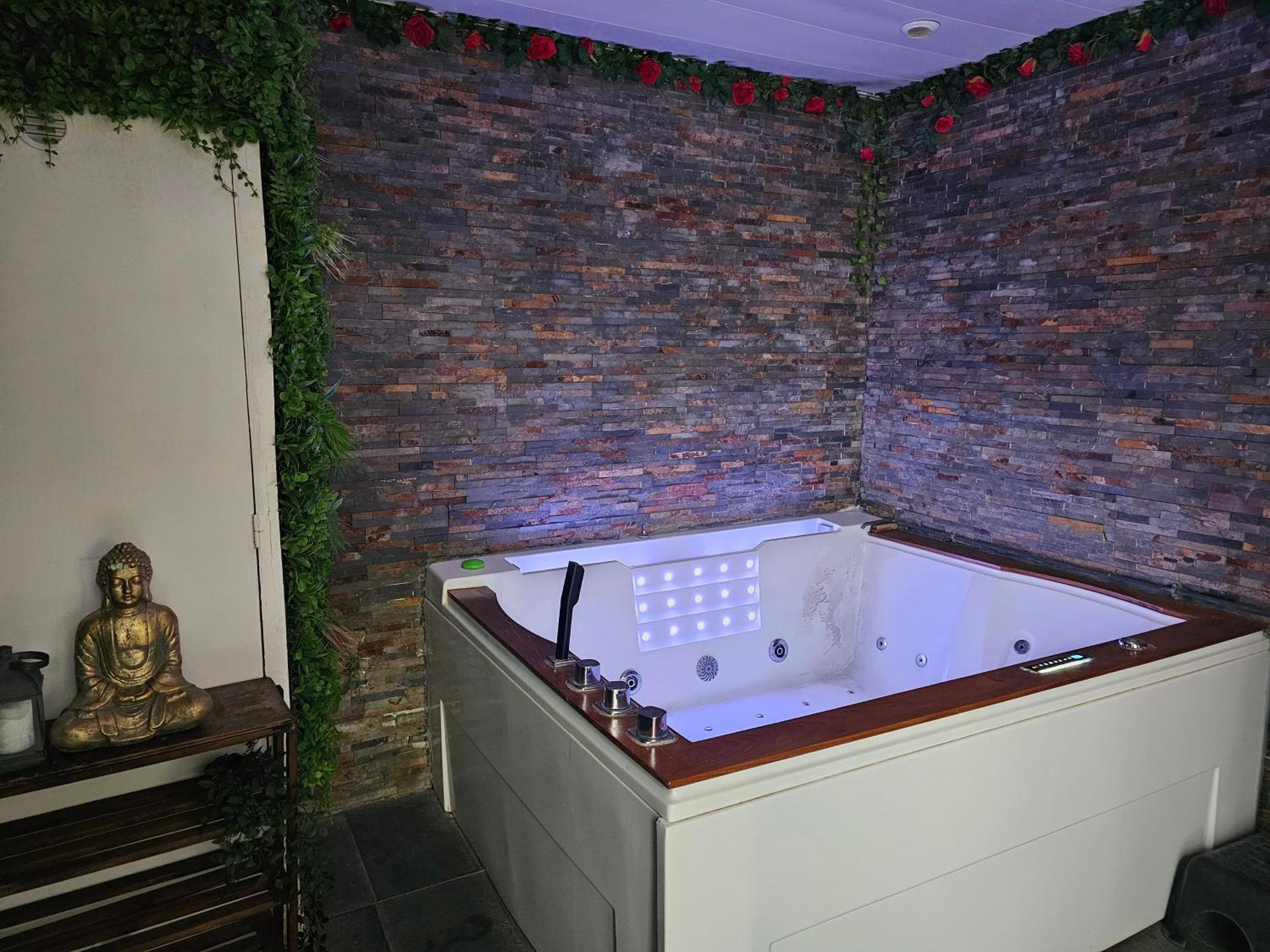Les Bulles Medievales - Appartement Dedie Au Bien Etre Avec Spa - Netflix Et Wifi - Climatisation Carcassonne Exteriér fotografie